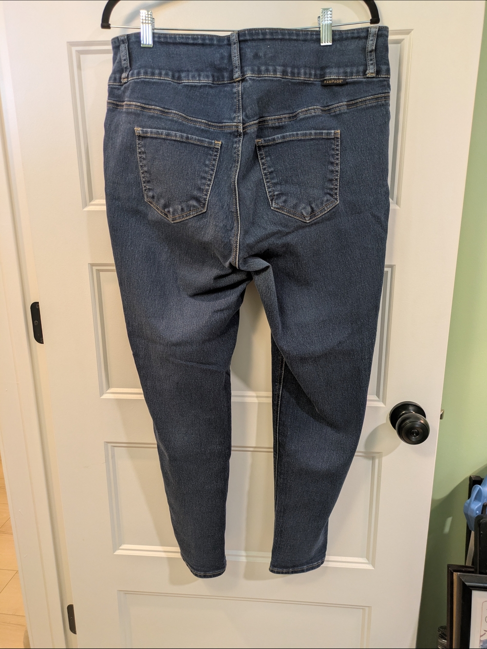 🔴 Rampage Women’s Skinny Jeans with Triple Button Waist - Picture 5 of 10
